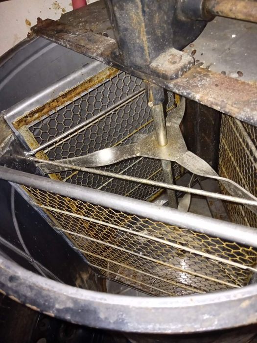 Пчеларска центрофуга