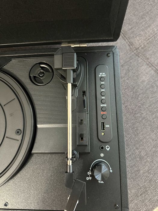 Pick-up stereo AKAI ATT-18BT, Bluetooth, USB, tip Valiza, Inregistrare de pe vinil pe USB, Negru
