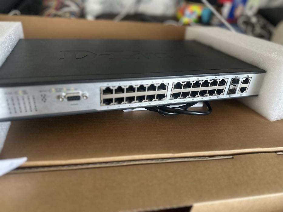 Продам Коммутатор D-Link DES-3200-26.