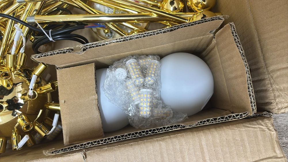 Полилей Sputnik 18 светещи сфери Ф 100 см Модерен златист метален