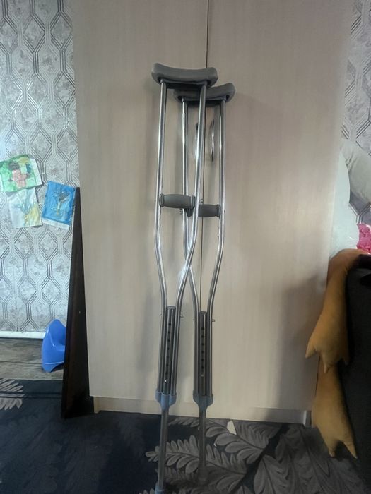 Костыли б/у……………….