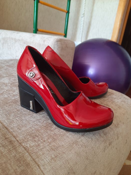 Туфли лакированные