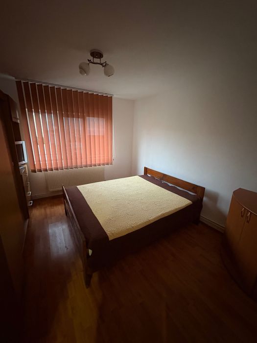 Închiriez apartament Micalaca