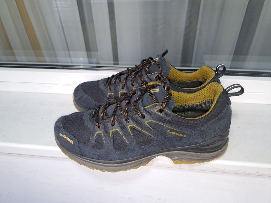 Vând pantofi sport Lowa cu Gore-tex nr 44