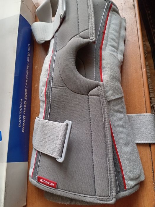 Наколенник - иммобилизатор.