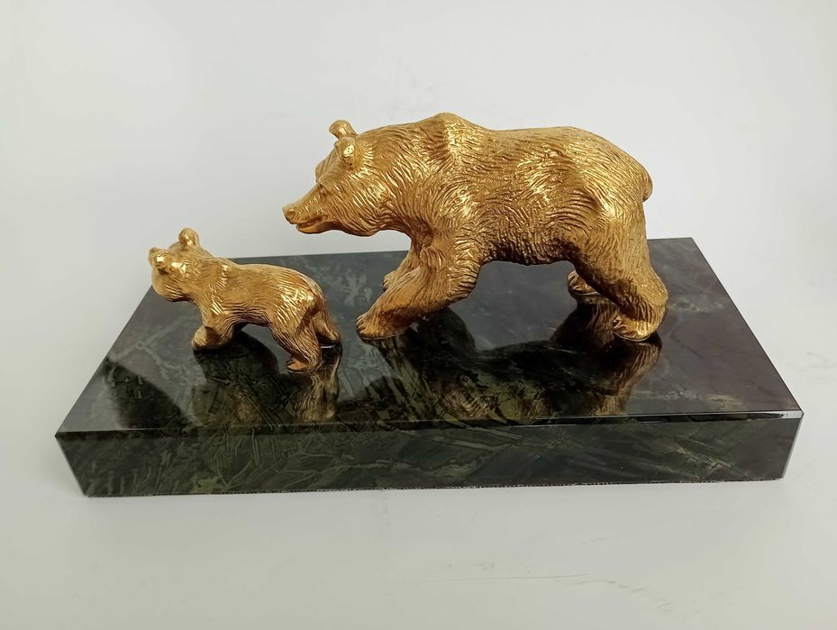 Бронзовая статуэтка медведи.
