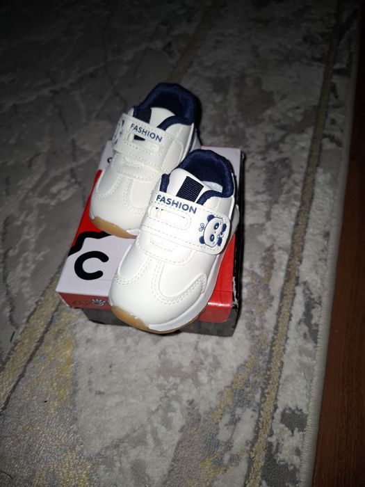 Кроссовки для детей