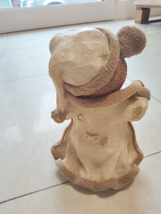 Мече много красиво