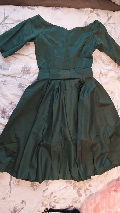 Продам платья на новый год