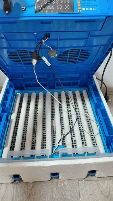 Инкубатор 64 яйцо