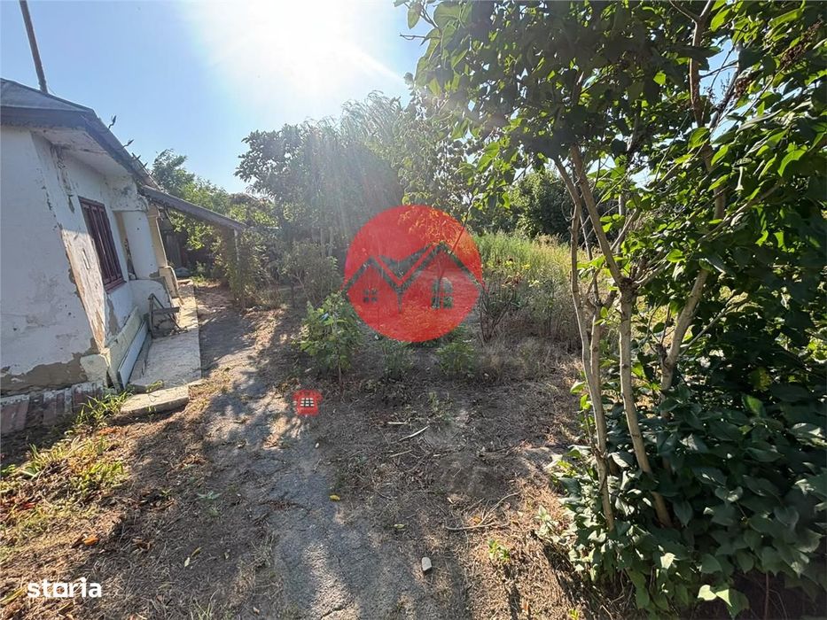 Casa batraneasca de vanzare in Iazurile, teren 1.257 mp