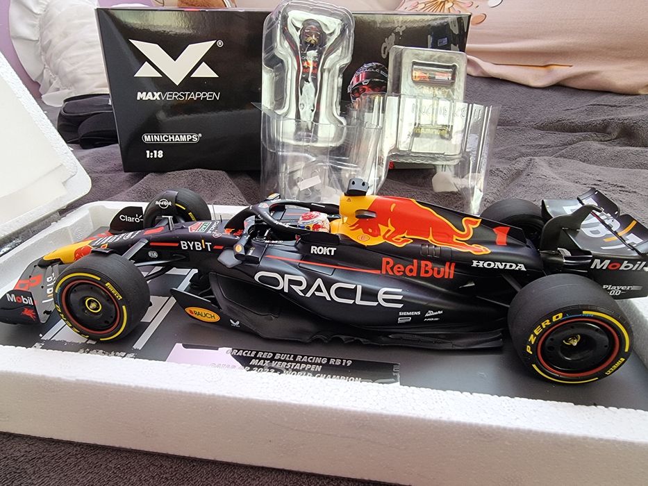 Red bull rb19 qatar 2023 Max Verstappen World Champion F1  minichamps