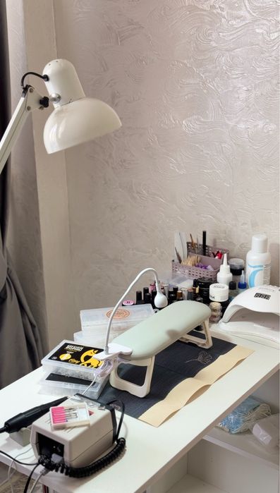 Продается маникюрный набор со столом