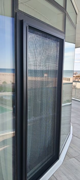 Confectionez plase plisse contra insectelor