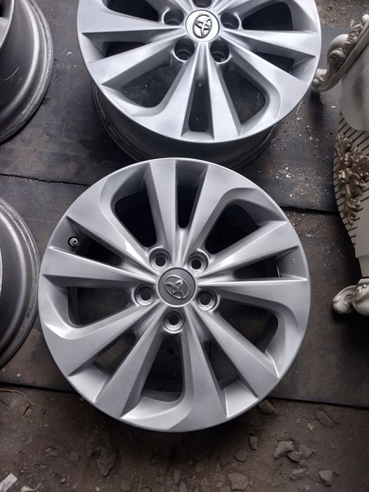 Диски R17 оригинал. На Toyota camri.