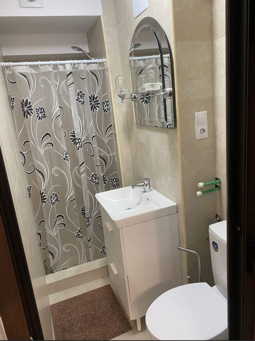 Închiriez apartament 4 camere