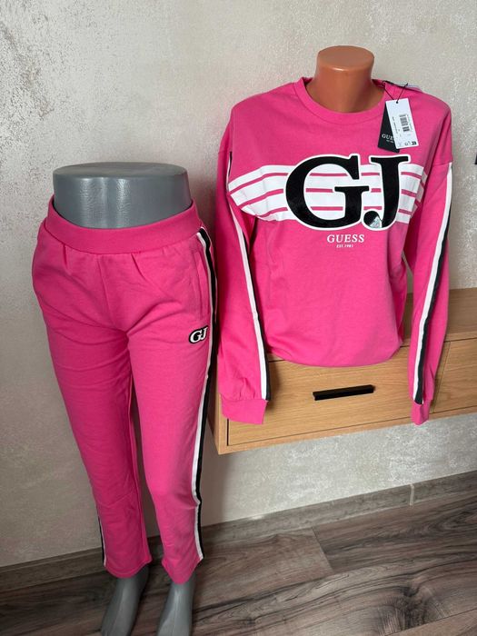 нови оригинални екипи Guess