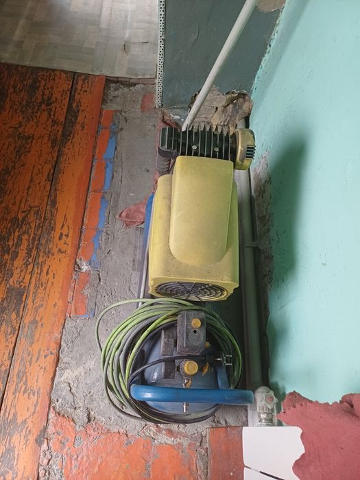 Продам Компресор