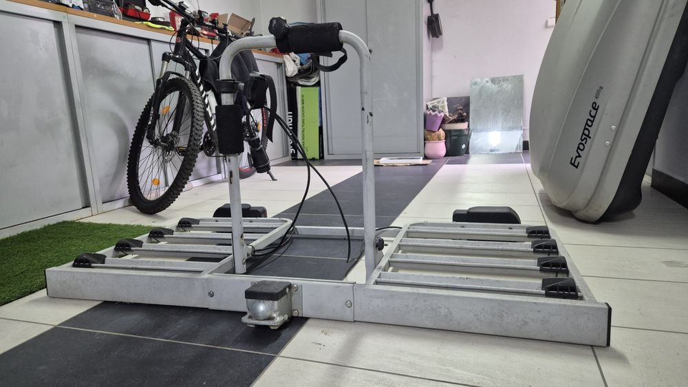 Suport 4 biciclete cu prindere pe carlig Thule