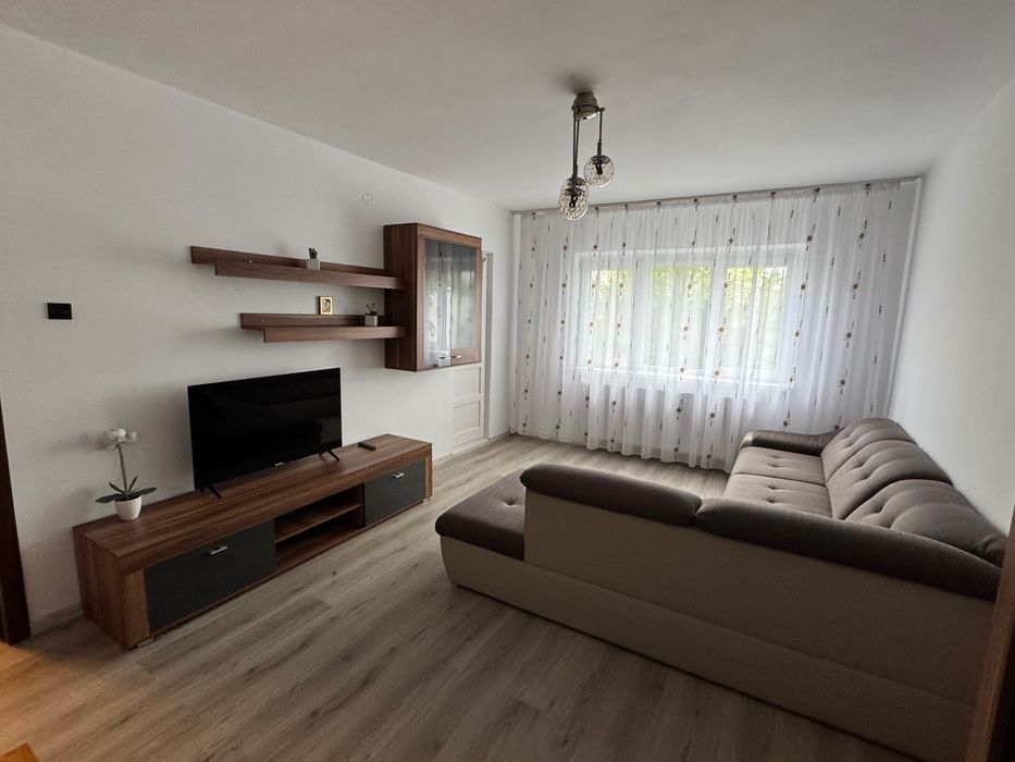 Închiriez ap. 2 camere decomandate Bacau