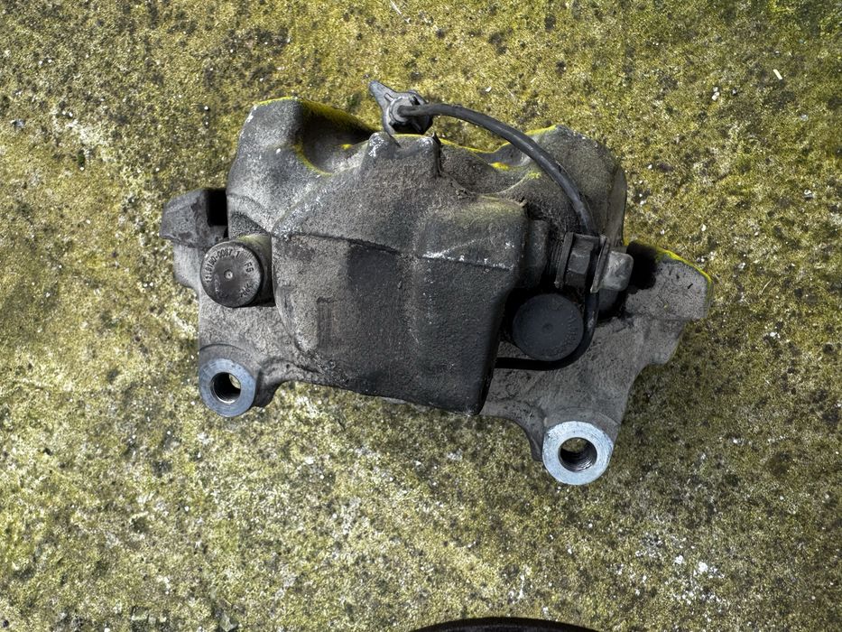 Предни дискове и спирачни апарати от ауди б8.5