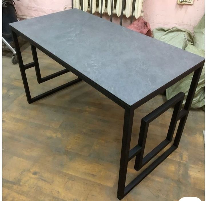 Jurnalniy stol loft