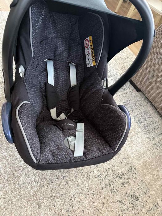 Продавам Стол/кошница за кола на Maxi Cosi