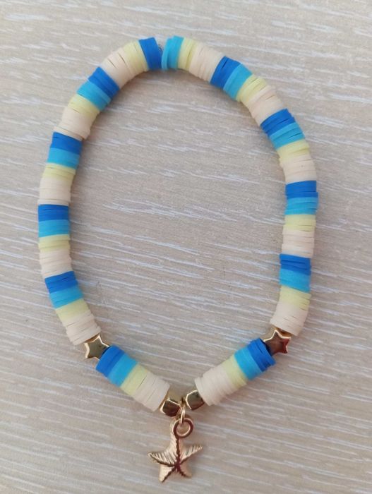 Продавам ръчно изработени гривни