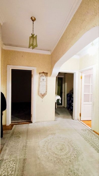 Beruni metro 3/6/9 balkon 2:6 90km2 joyi zor engi lift qoyilgan