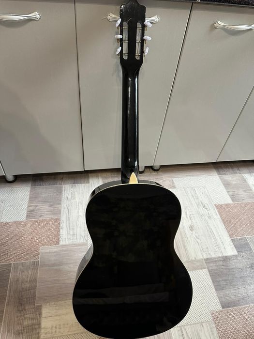 Продам гитару. Новую