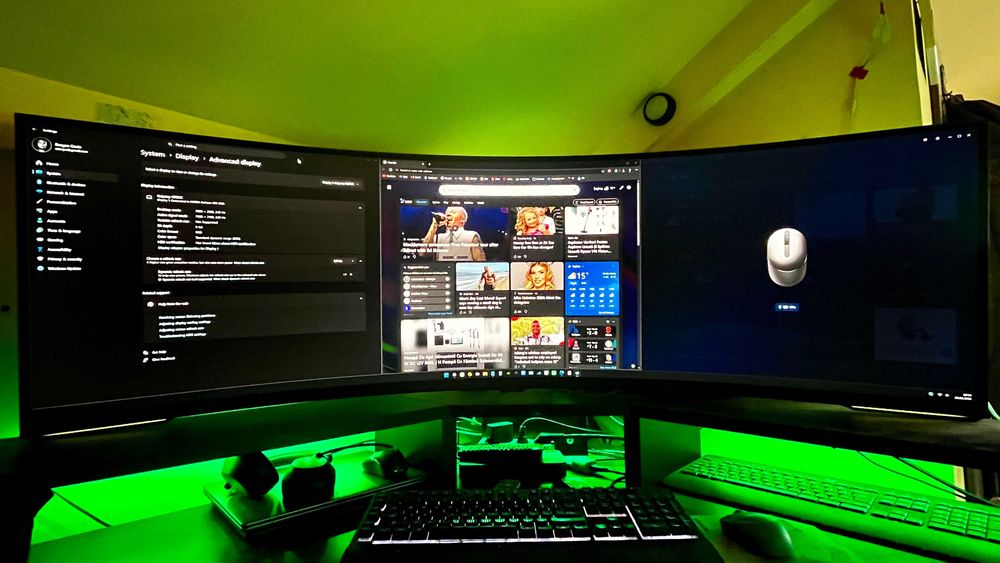 Monitor Samsung Odyssey G9, 57 inci