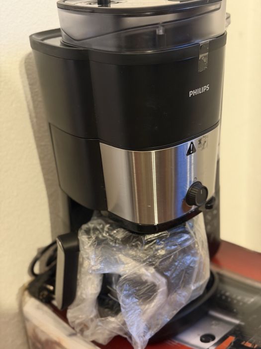 Cafetiera Philips HD7900/50 All-in-1 Brew, rasnita integrata, Recipient dublu pentru boabe de cafea.