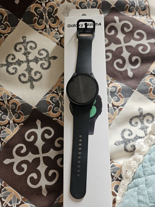 Смарт часы Galaxy wacth 4 продам часы