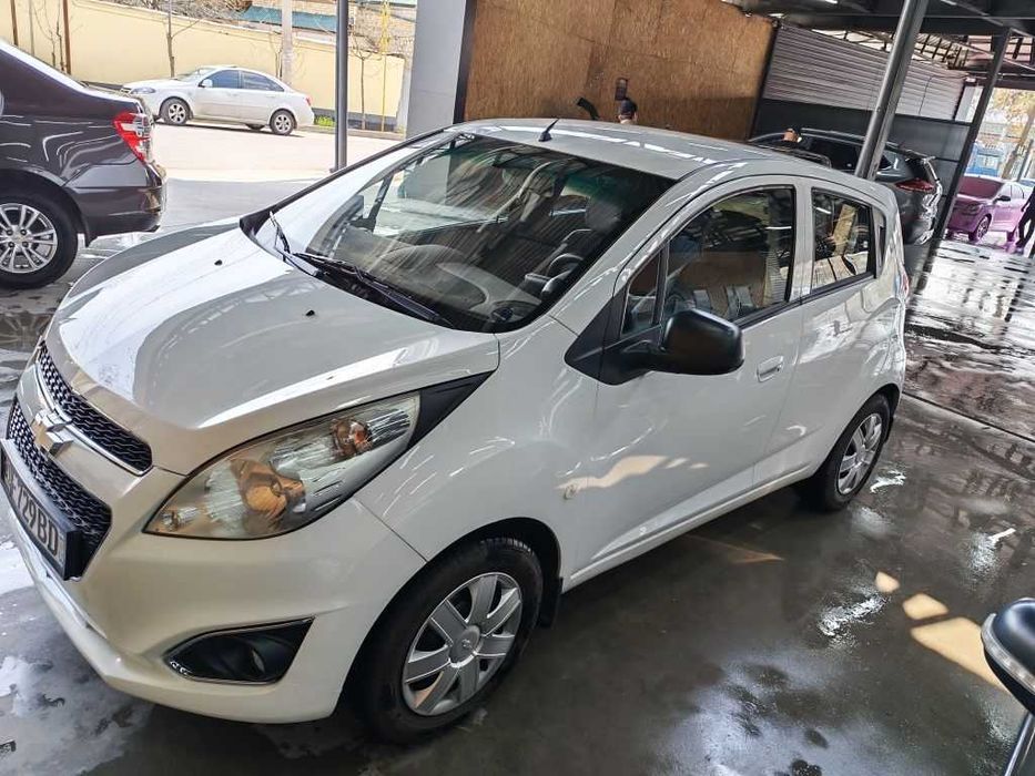 Продам Chevrolet Spark 2016 год