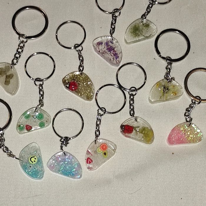 Продам брелки из эпоксидной смолы