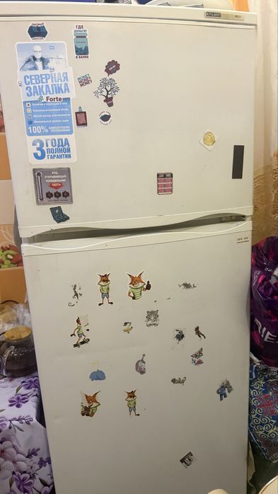 Продам на запчасти холодильник