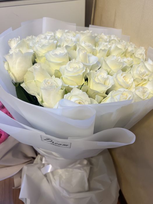 Цветы розы белые 50шт