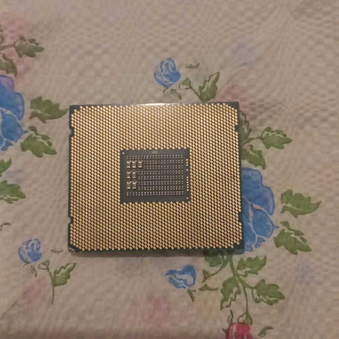 Xeon e5 2699v, Core i3-8100