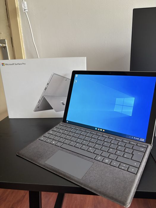 Microsoft Surface Pro 6 (Intel i5, 8GB RAM, 128GB SSD) + Оригинална клавиатура & Кутия