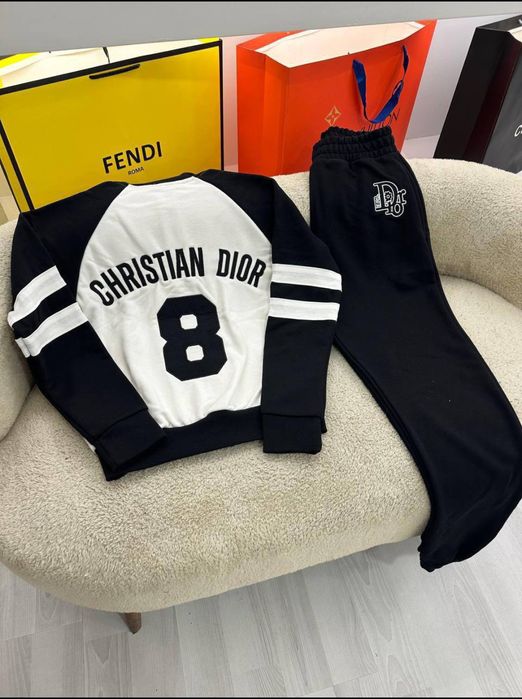 Дамски екипи нови