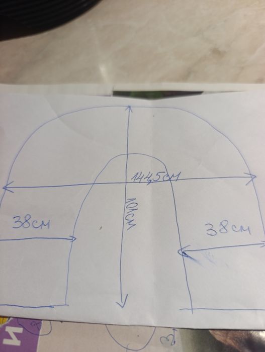 Подиум- дъговиден