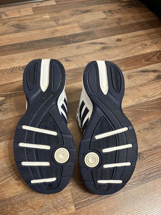 Маратонки адидас