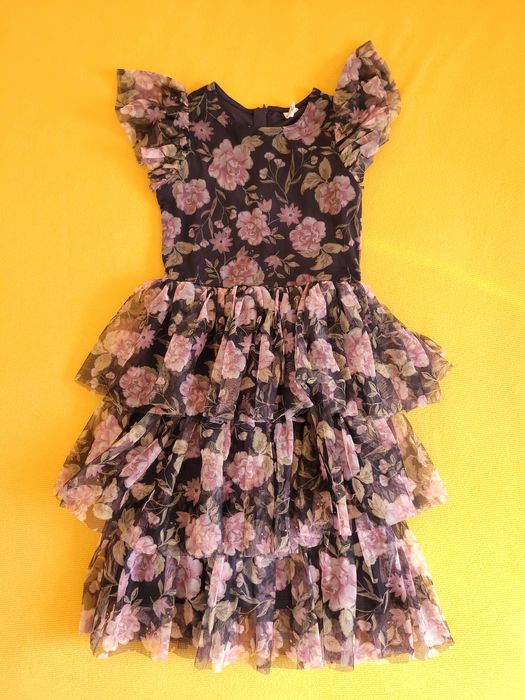 Vand doua rochite marca Waikiki si Smyk