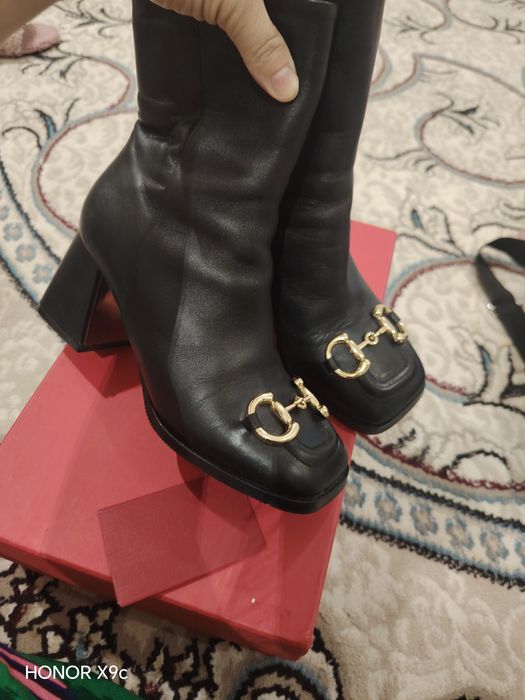 кожиний сапожки почти как новий