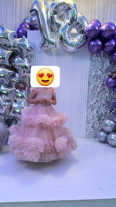 Продам платье на девочку 6-7