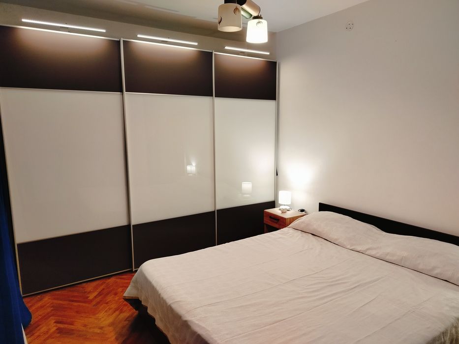 Vând apartament micro 19  la Neacșu, etaj 2 renovat complet, centrala  instalații apă băi și bucătării nou, termopane, ușa metalică  să vând mobilat