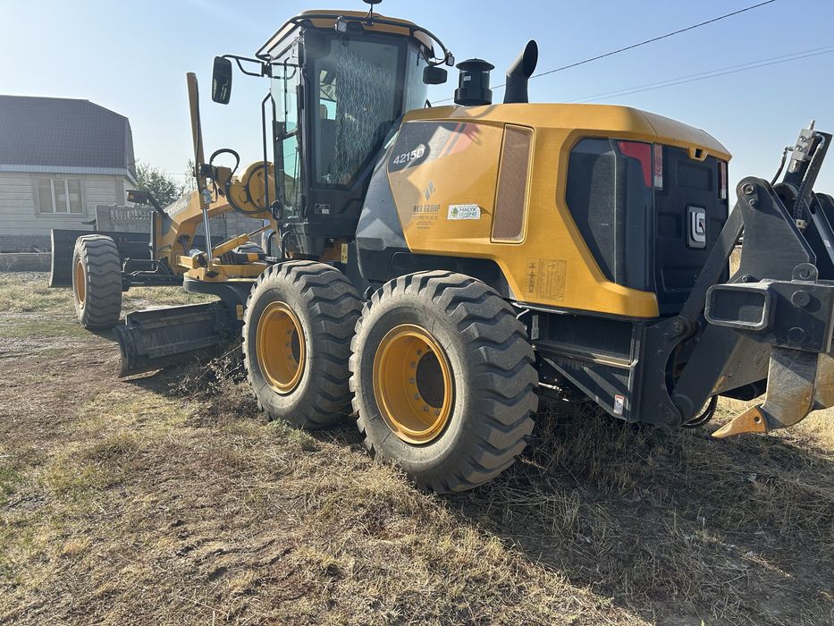 Спец техника погрузщик камаз