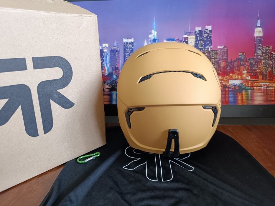 Лыжный шлем от бренда RUROC