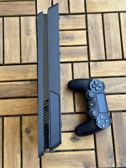 PlayStation 4 ( PS4 ) Slim