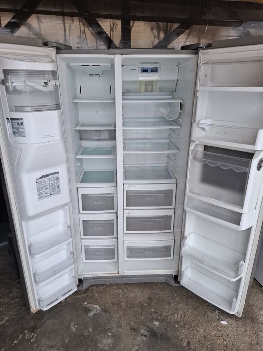 Frigider syde by syde Lg , Inox cu Dozator de apa si Open bar .